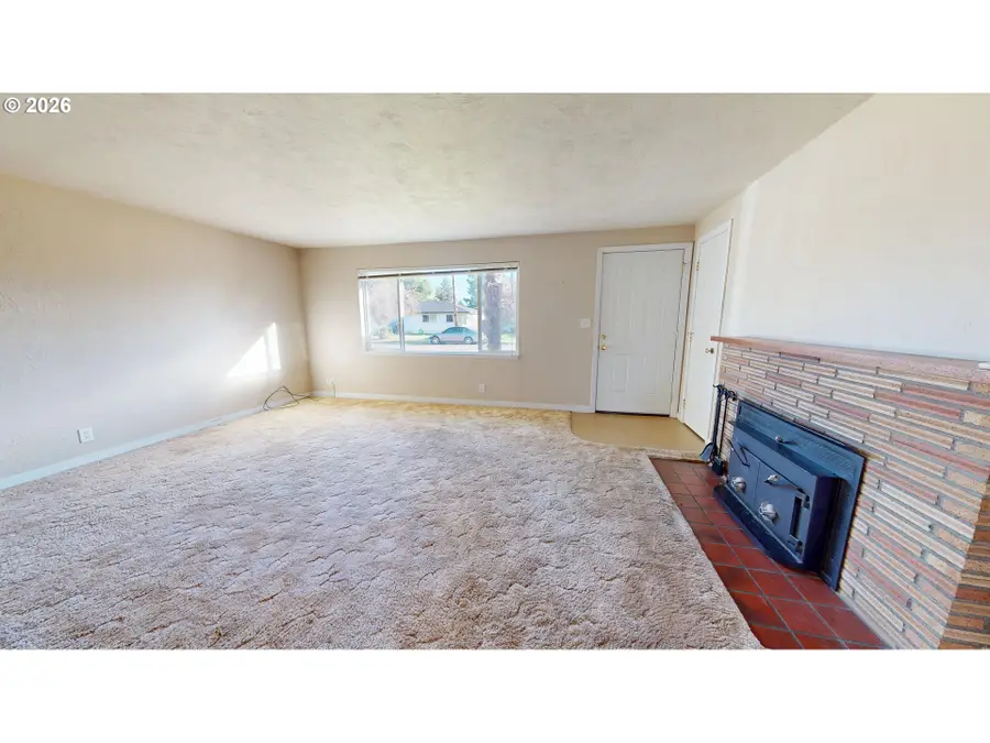 354 V St, Springfield, OR 97477 - #3