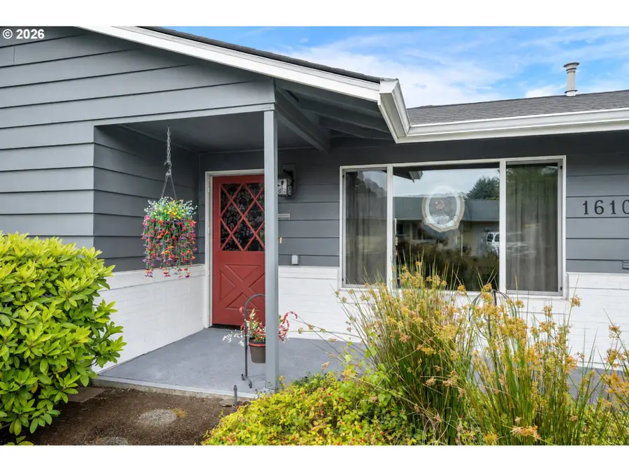 16100 SW Queen Victoria Pl, King City, OR 97224 - #3