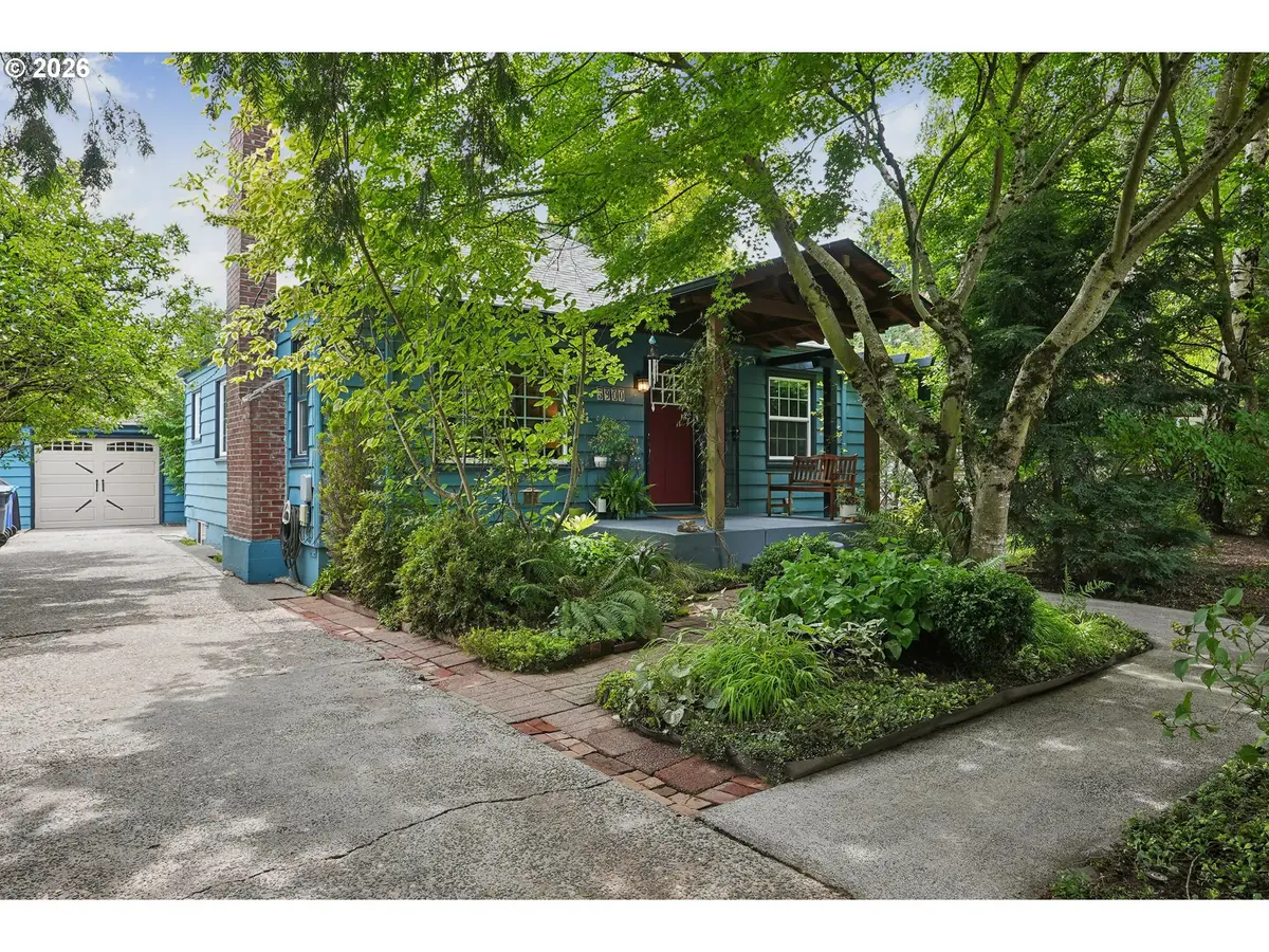 5900 NE Ainsworth St, Portland, OR 97218 - #1