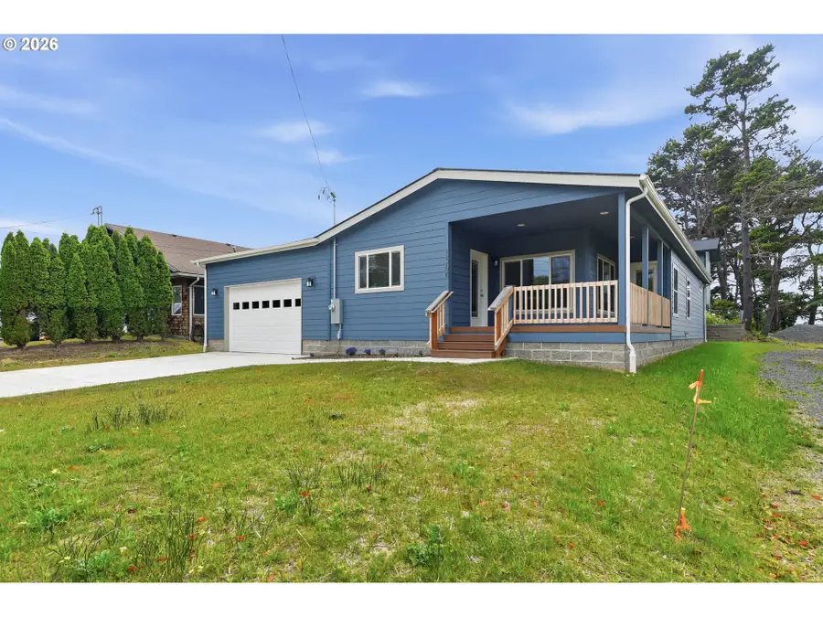 1560 Monroe St, North Bend, OR 97459 - #2