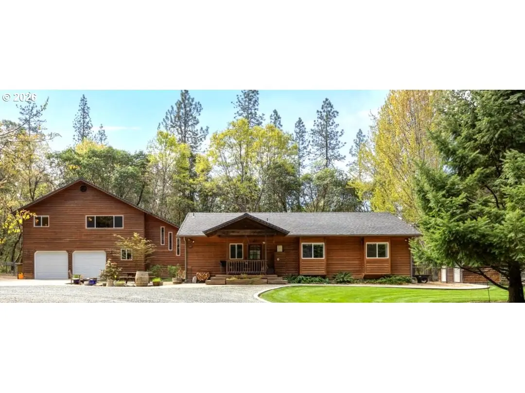 737 Pinecrest Dr, Grants Pass, OR 97526 - #1