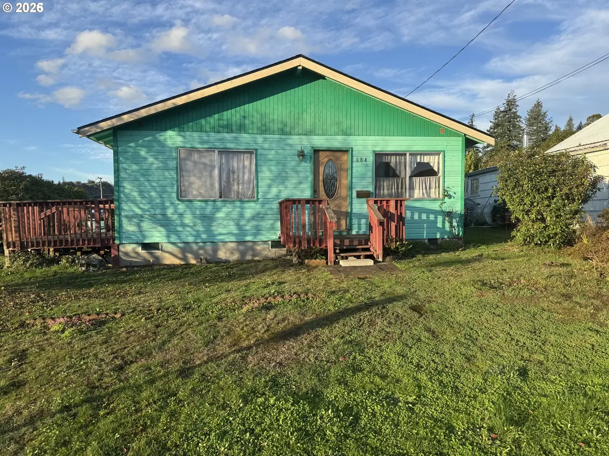 684 E 10th St, Coquille, OR 97423 - Image #1