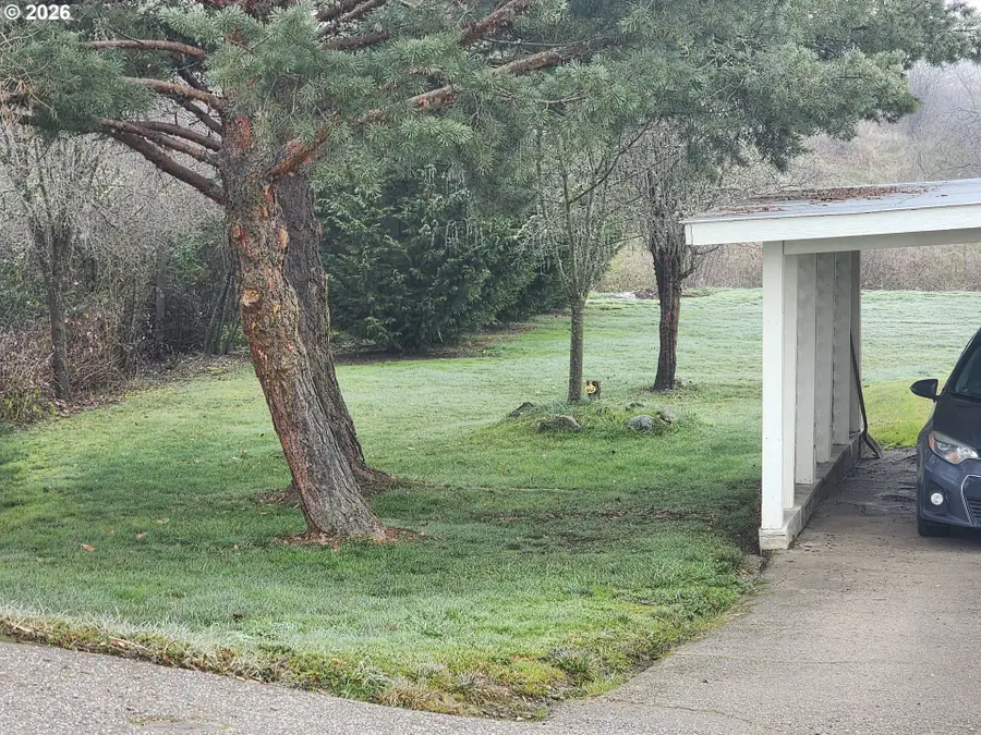 795 E St, Riddle, OR 97469 - #2