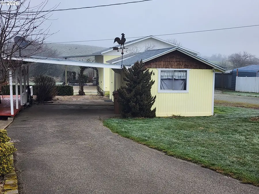 795 E St, Riddle, OR 97469 - #3