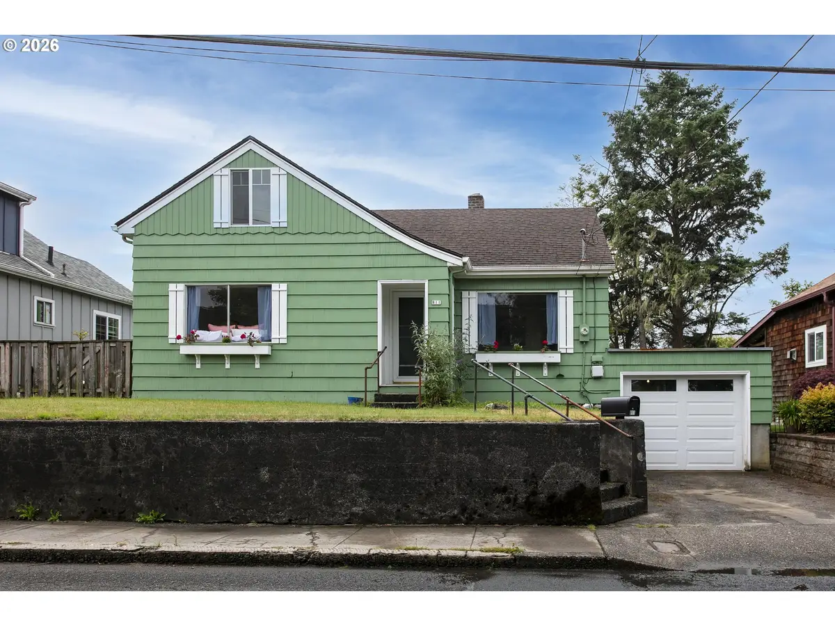 811 12th Ave, Seaside, OR 97138 - #1