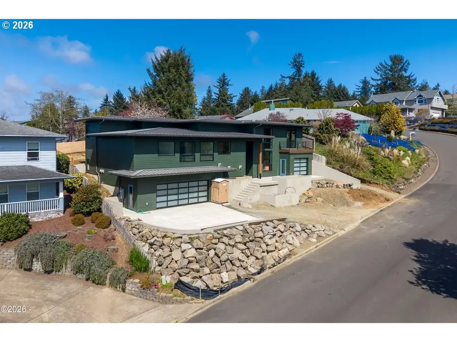 1025 NE 7th Dr, Newport, OR 97365 - #3