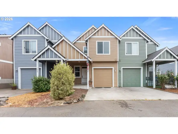 162 Fenton Ave #B, Molalla, OR 97038