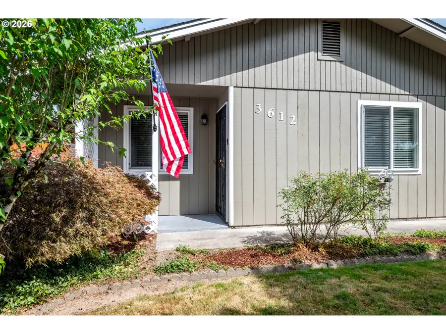 3612 Ocean Beach Hwy, Longview, WA 98632 - #2