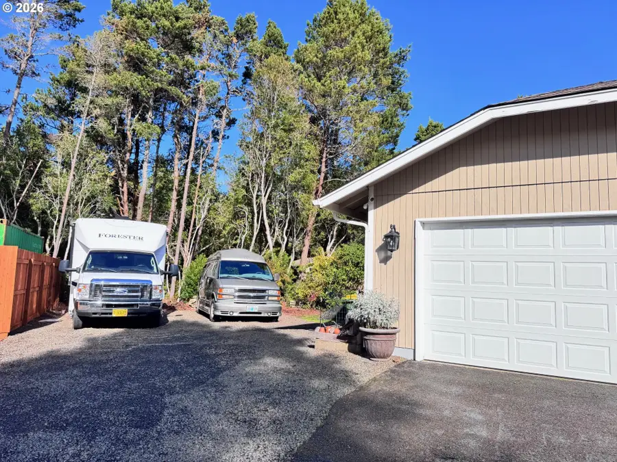 4813 Oceana Dr, Florence, OR 97439 - Image #3