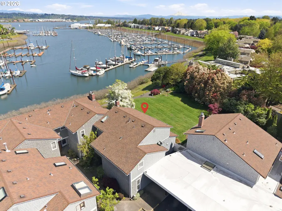 609 N Tomahawk Island Dr, Portland, OR 97217 - #2