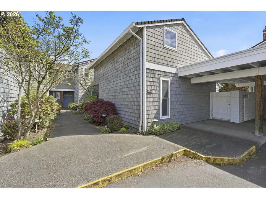 609 N Tomahawk Island Dr, Portland, OR 97217 - #3