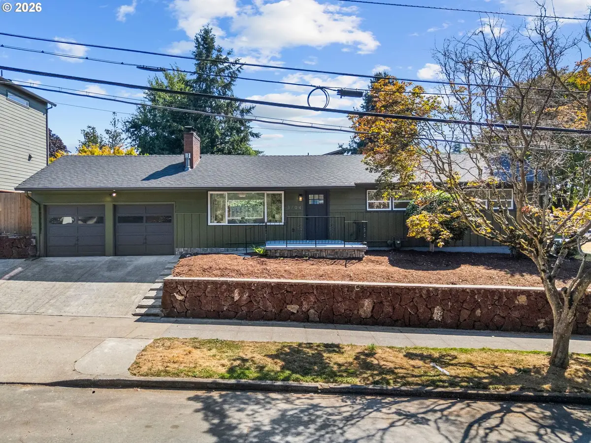 3704 SE Raymond St, Portland, OR 97202 - #1