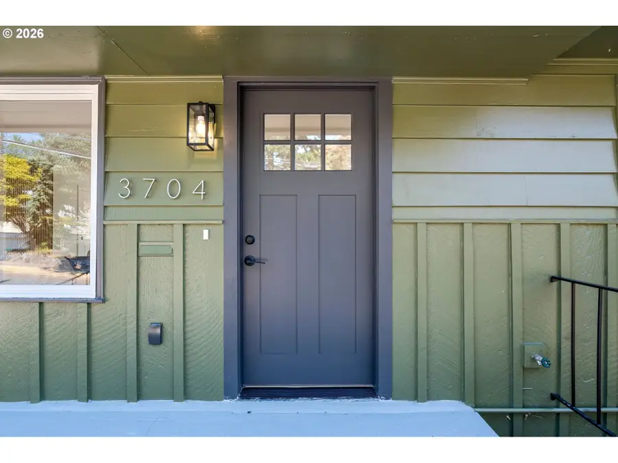 3704 SE Raymond St, Portland, OR 97202 - #2
