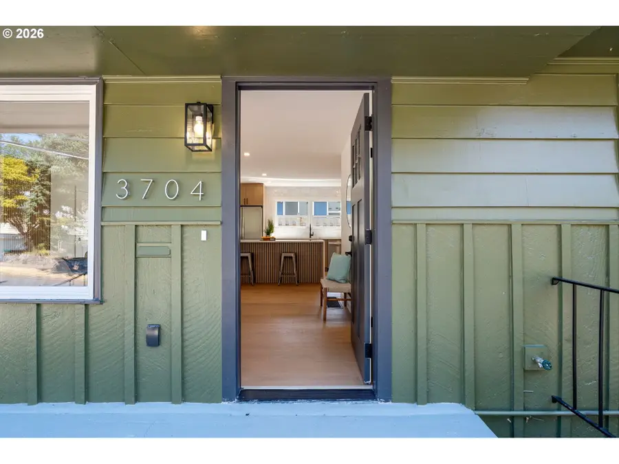 3704 SE Raymond St, Portland, OR 97202 - #3