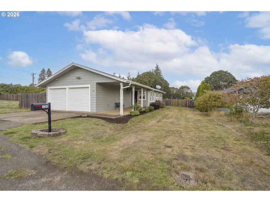 320 SW Ivy St, Willamina, OR 97396 - #2