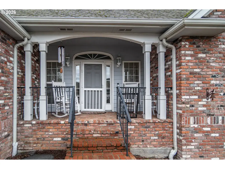 1050 NE Garden Valley Blvd, Roseburg, OR 97470 - Image #2