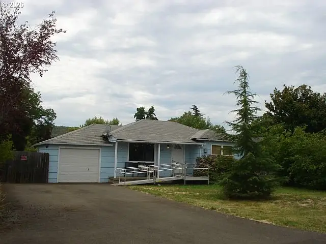 2299 Castle Ave, Roseburg, OR 97471 - #1
