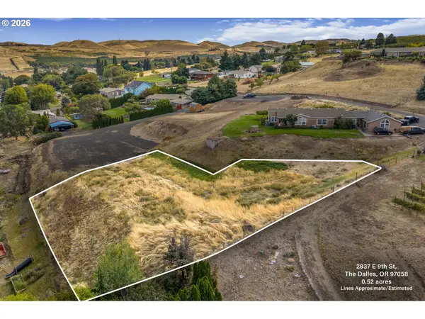 2837 E 9th St, TheDalles, OR 97058