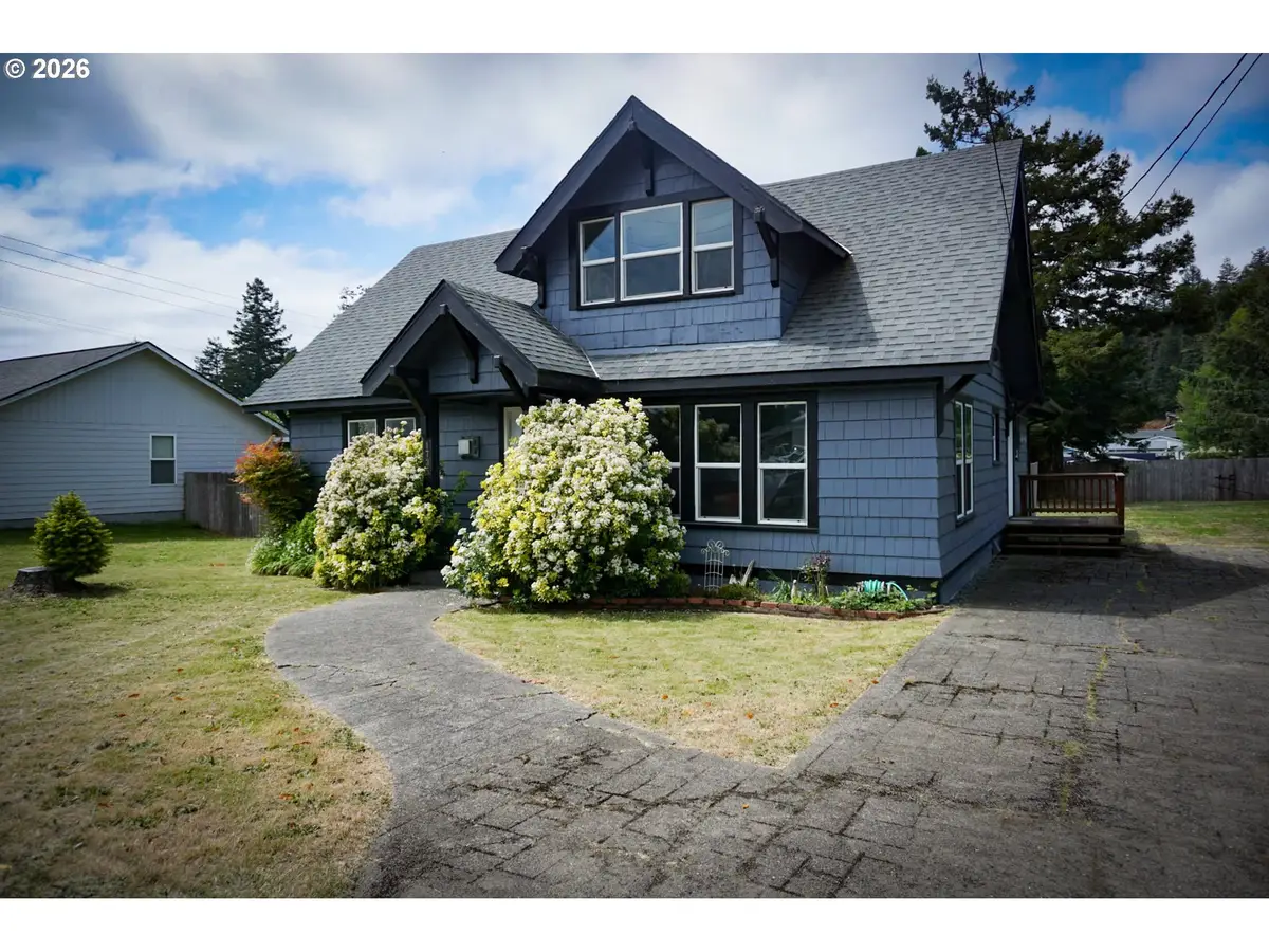 1735 N Elm St, Coquille, OR 97423 - #1