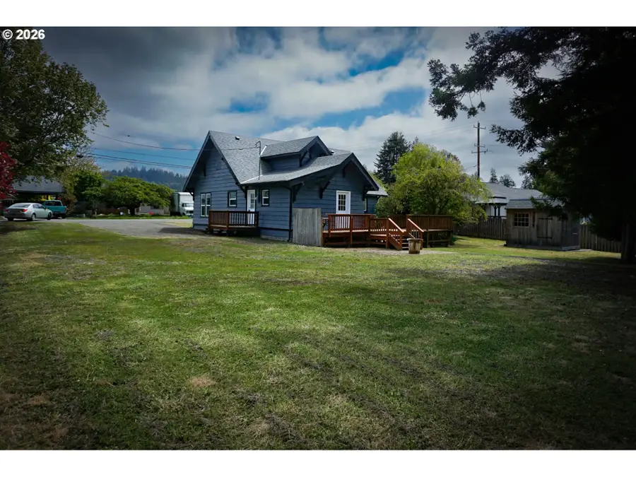 1735 N Elm St, Coquille, OR 97423 - #3