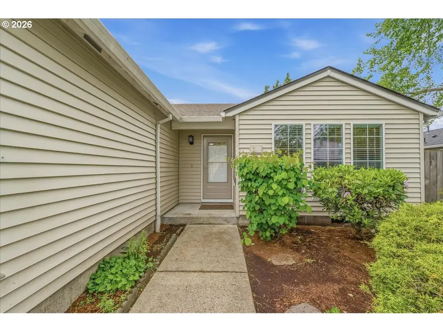 34306 Heron Meadows Dr, Scappoose, OR 97056 - #3