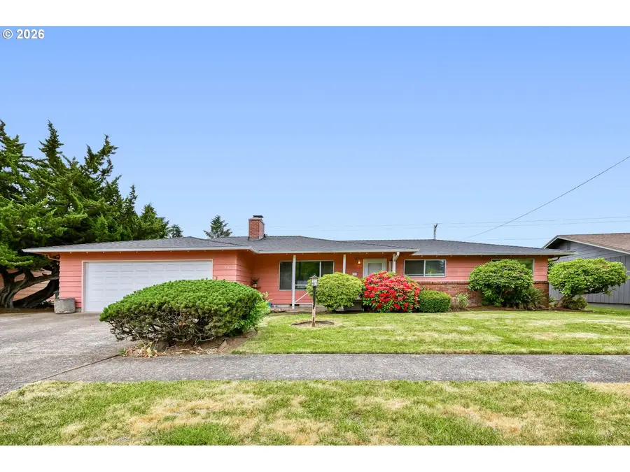 2562 Dover Dr, Eugene, OR 97404 - #2