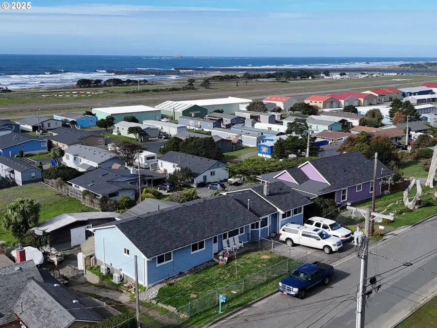 29730 Hillcrest St, Gold Beach, OR 97444 - Image #2