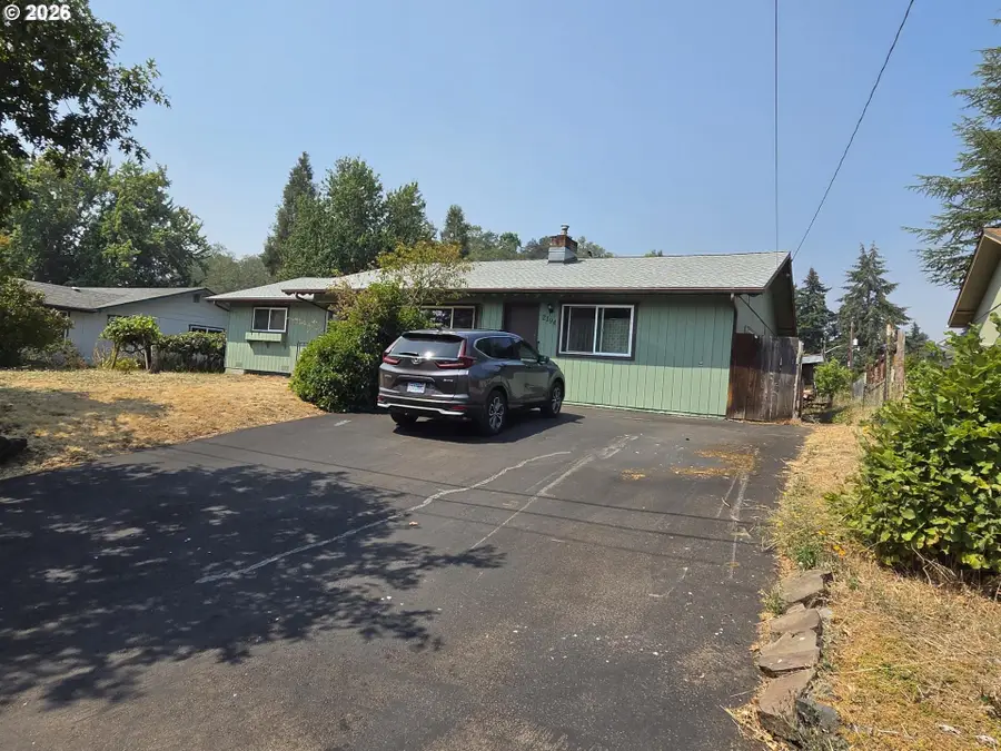 2194 NW Watters St, Roseburg, OR 97471 - #2