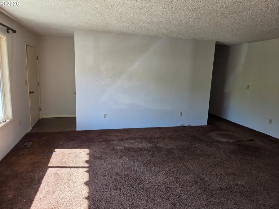 2194 NW Watters St, Roseburg, OR 97471 - #3
