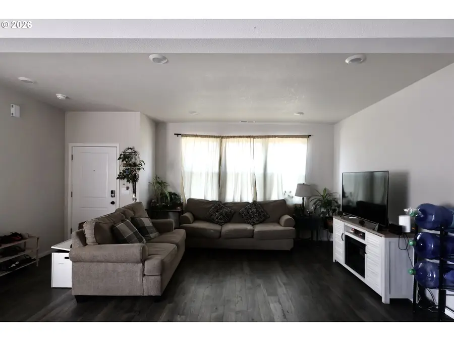 2289 30th Pl, Springfield, OR 97477 - #3