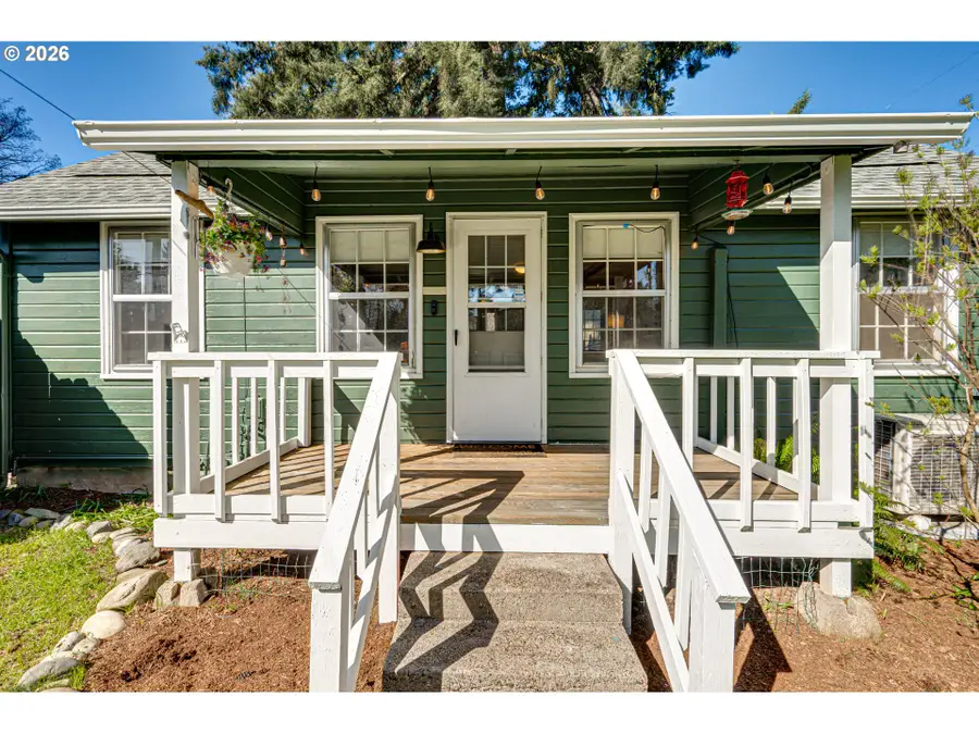 565 9th St, Washougal, WA 98671 - #3