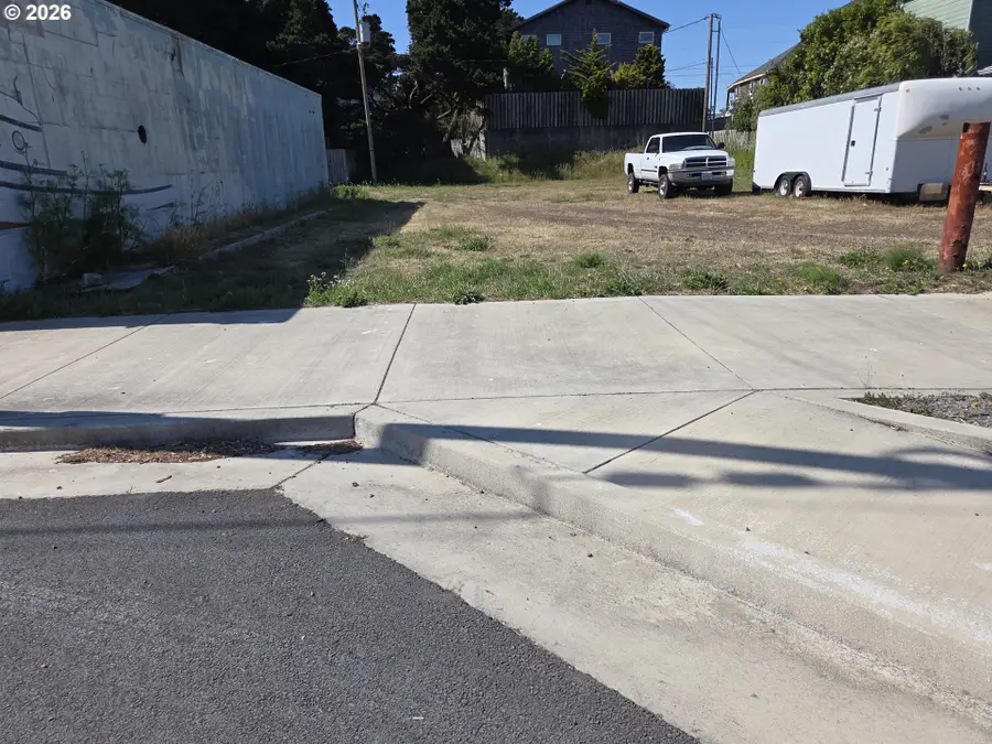 325 6th St, Port Orford, OR 97465 - #3