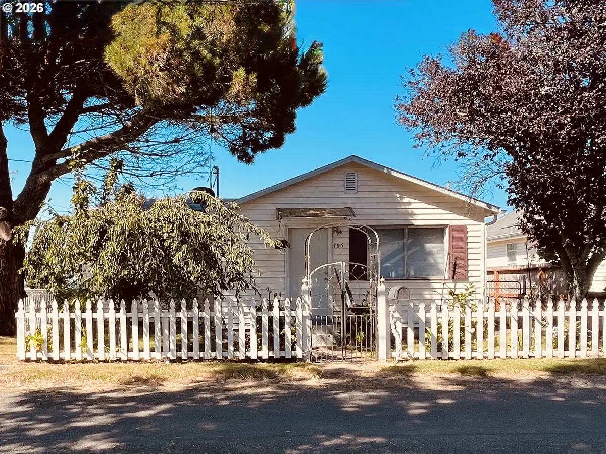 795 Laurel Ave, Reedsport, OR 97467 - #1