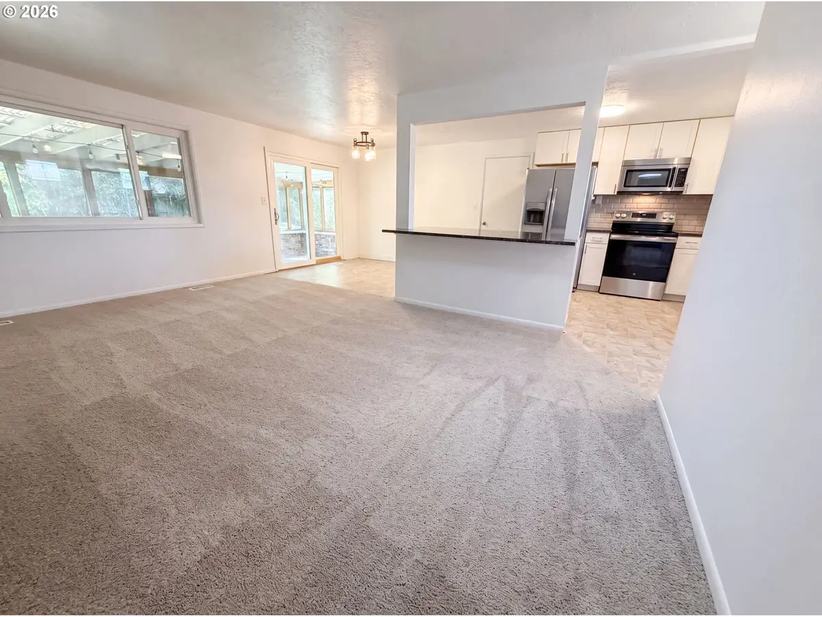 220 NE Cambridge Cir, Corvallis, OR 97330 - #1