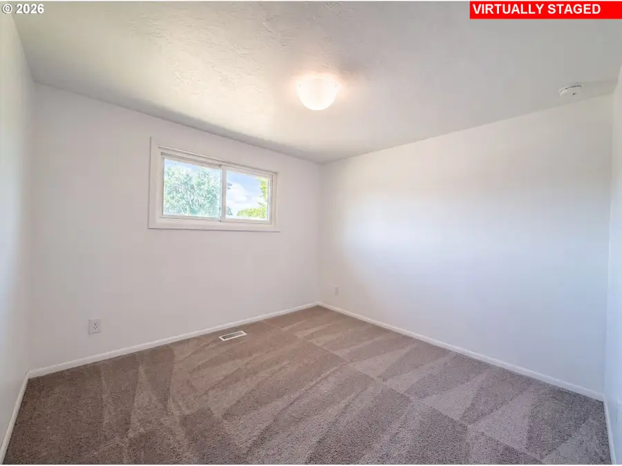 220 NE Cambridge Cir, Corvallis, OR 97330 - #2
