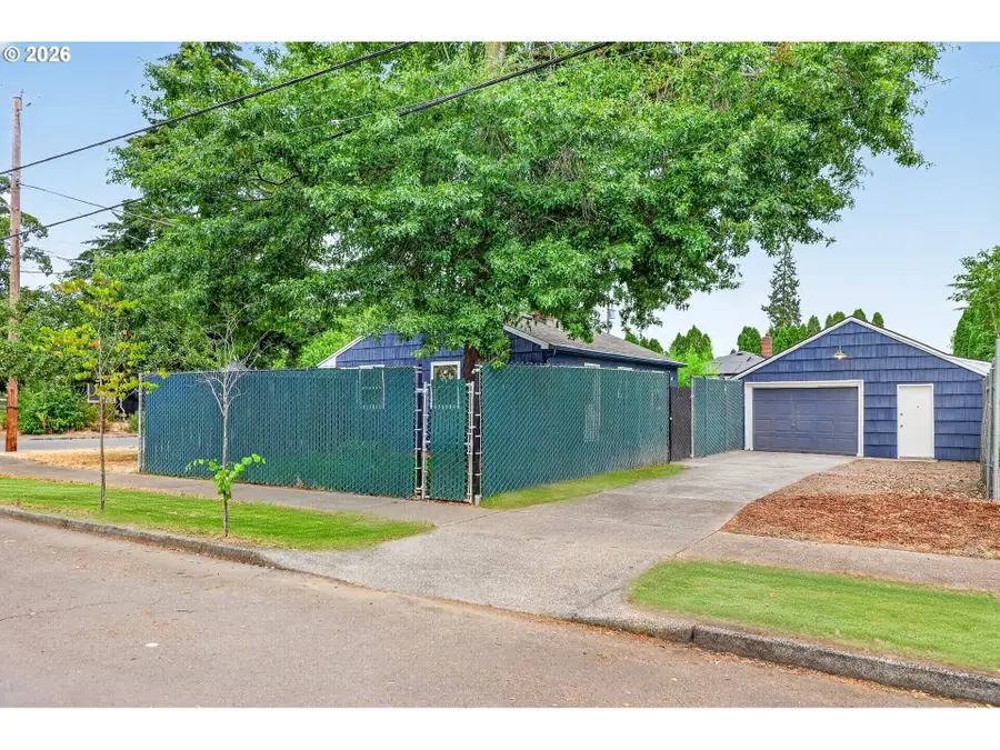 9006 SE Duke St, Portland, OR 97266 - #2