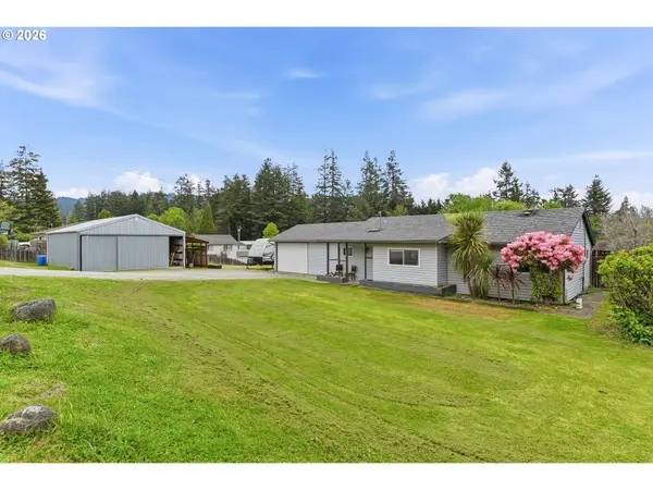 1820 E Cedar St, MyrtlePoint, OR 97458