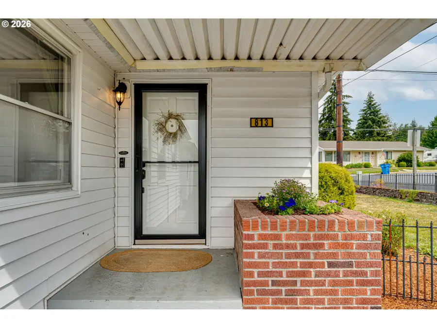 813 N 16th Ave, Kelso, WA 98626 - #2