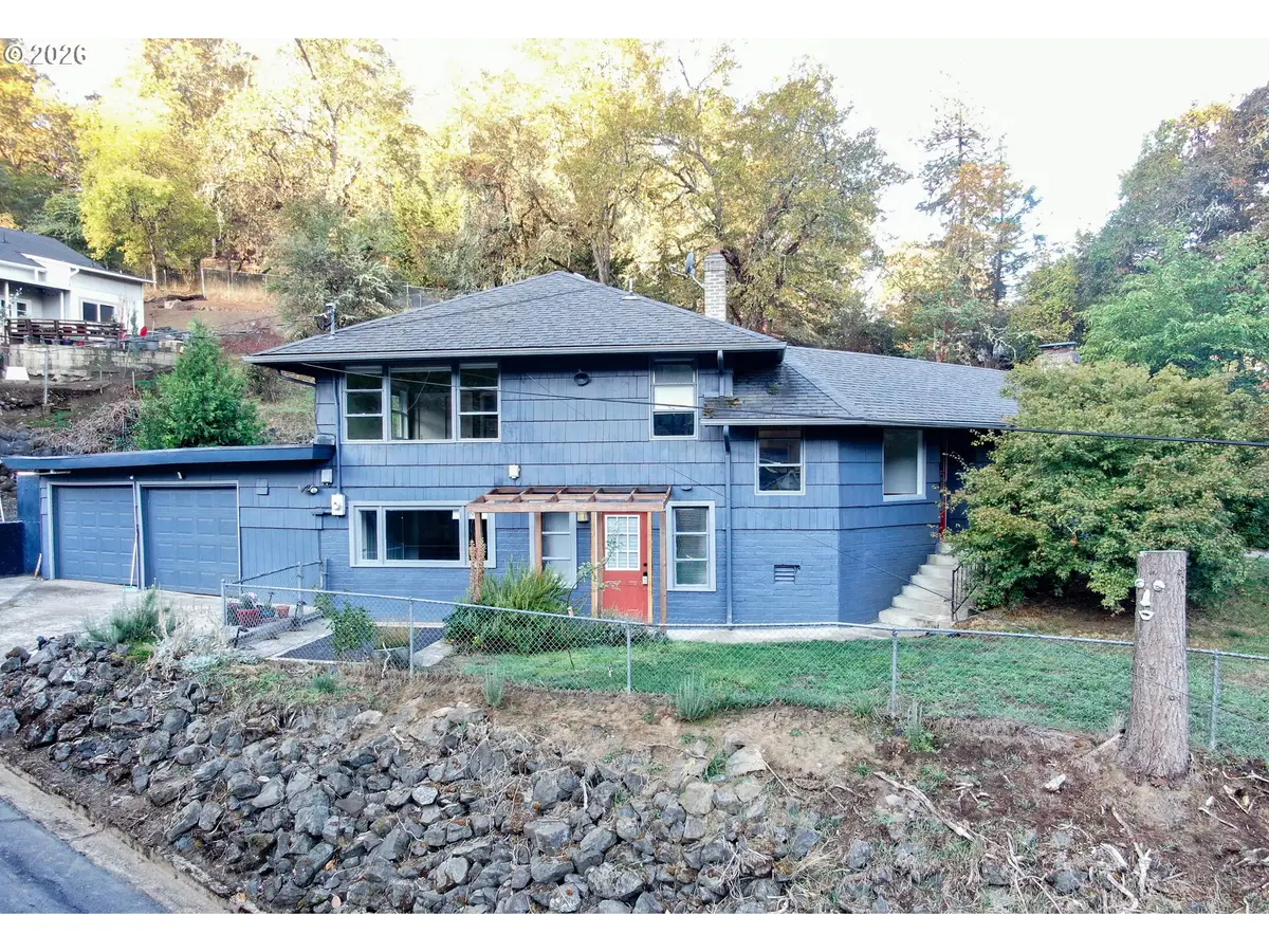 1397 SE Reservoir Ave, Roseburg, OR 97470 - #1