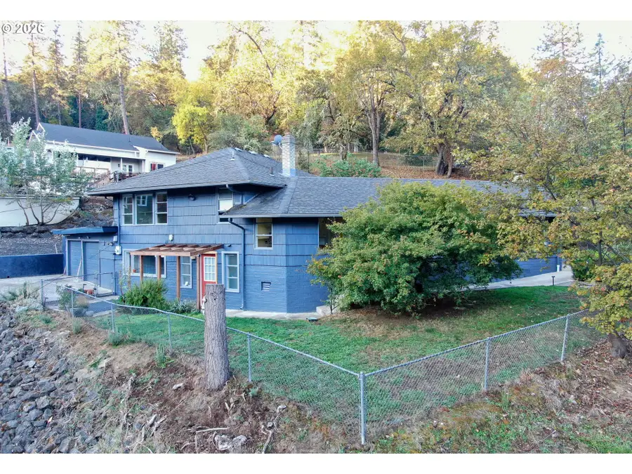1397 SE Reservoir Ave, Roseburg, OR 97470 - #3