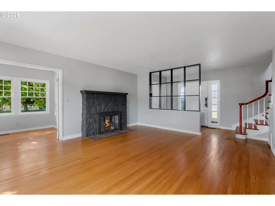 820 W 9th St, The Dalles, OR 97058 - #2