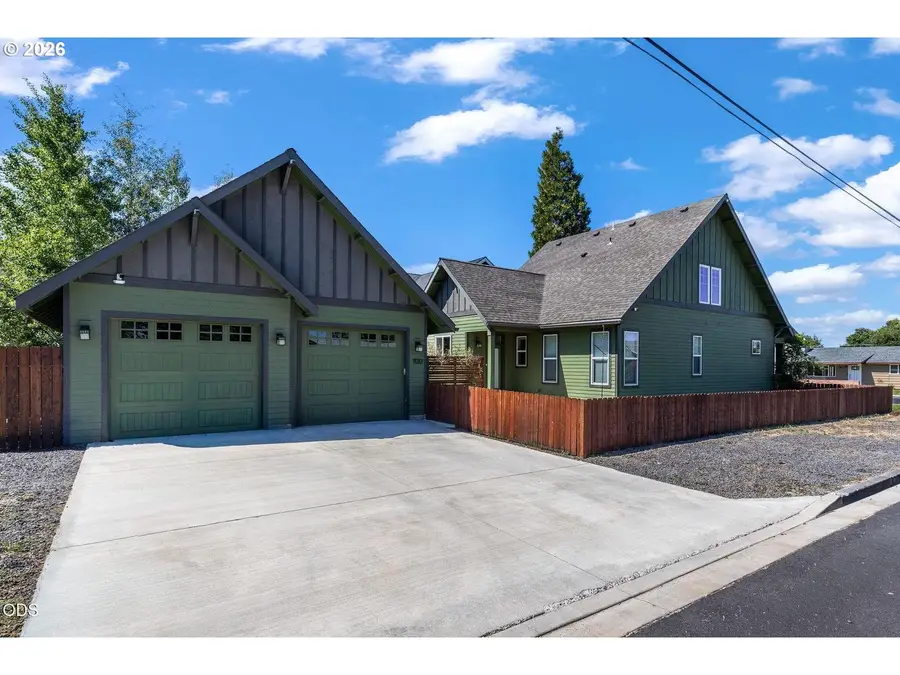 1130 SW Indian Ave, Redmond, OR 97756 - #3