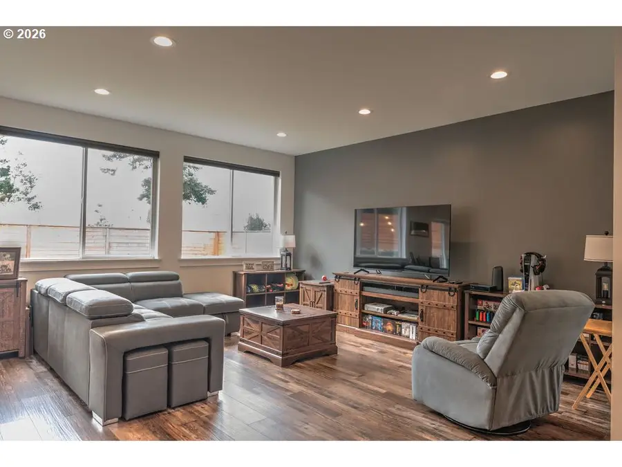 1966 34th St, Florence, OR 97439 - #2