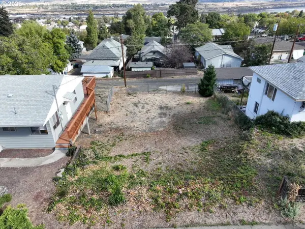 409 W 14th St, TheDalles, OR 97058