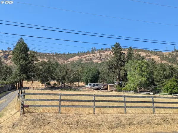 2514 W 10th St, TheDalles, OR 97058