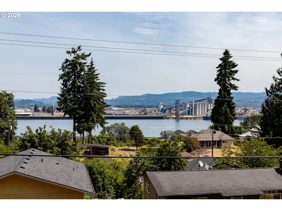 1024 W C St, Rainier, OR 97048 - #3