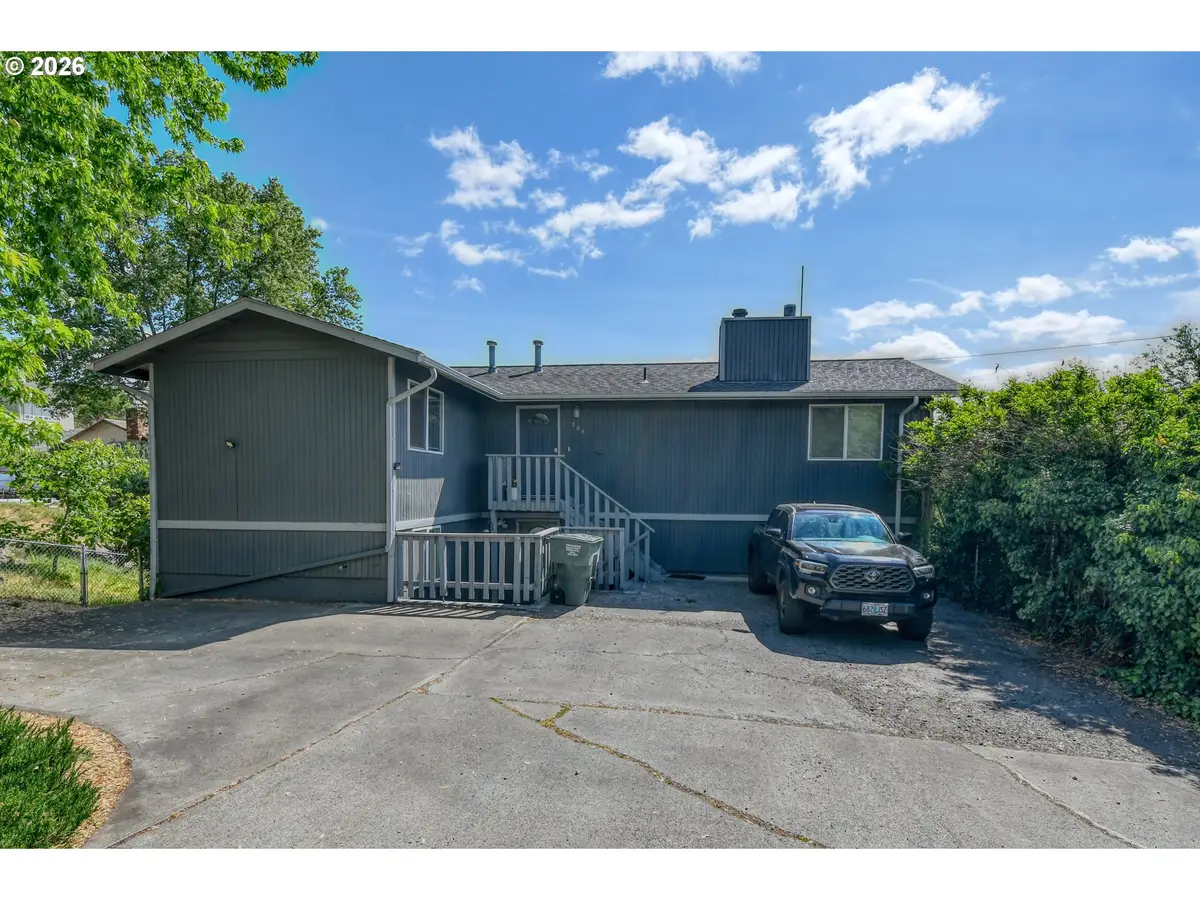 704 NW 4th St, Pendleton, OR 97801 - #1