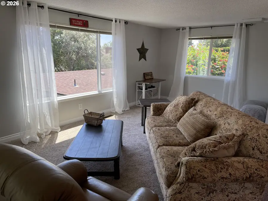 704 NW 4th St, Pendleton, OR 97801 - #2