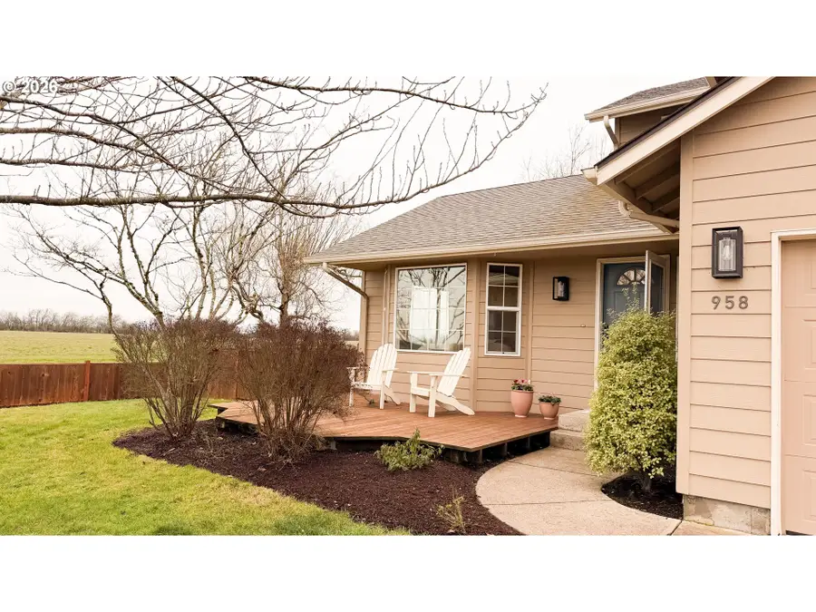 958 Smith St, Harrisburg, OR 97446 - #3