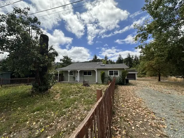 226 South Ave, Sutherlin, OR 97479 - #2